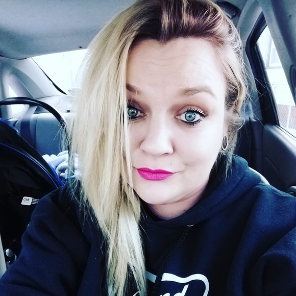 Meet your Posher, Christina - Picture 1 of 1
